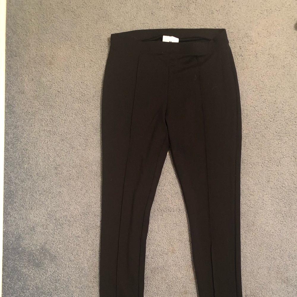 Nice black leggings.